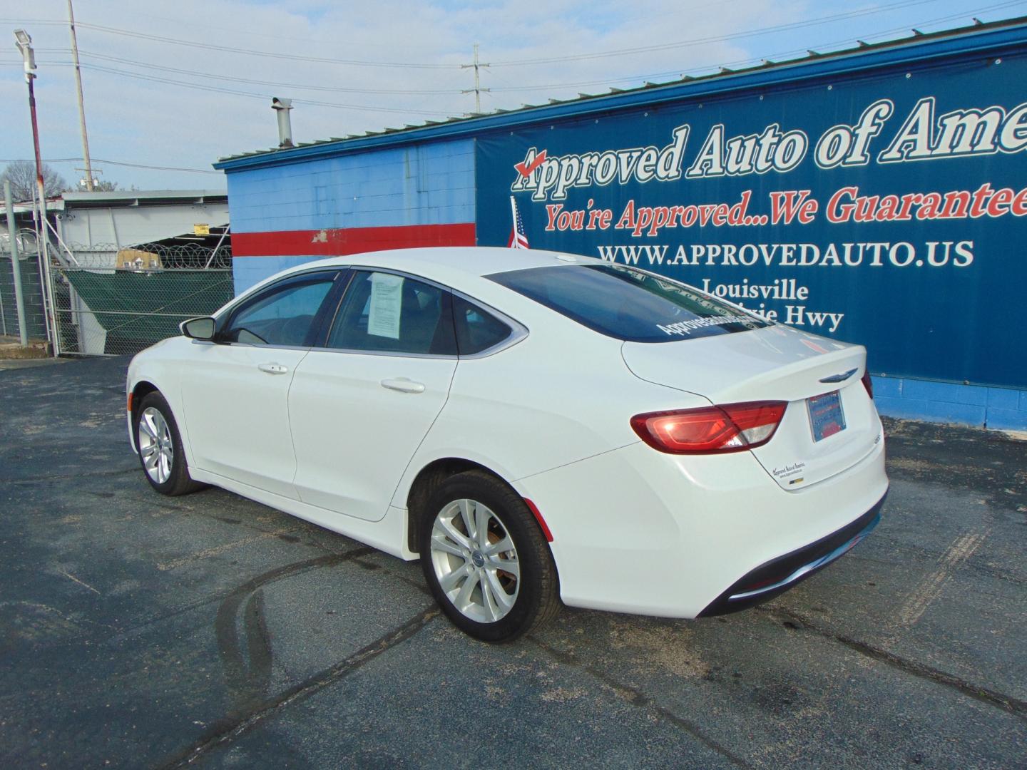 2016 White Chrysler 200 (1C3CCCAB6GN) with an 4-Cyl MultiAir PZEV 2.4L engine, Automatic, 9-Spd transmission, located at 2105 Dixie Hwy, Louisville, KY, 40210, (502) 772-3333, 38.220932, -85.795441 - Photo#12